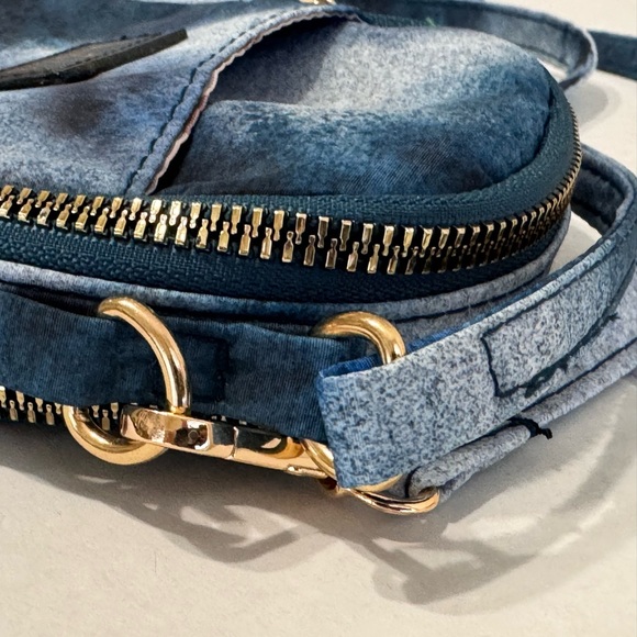 KEDZIE CROSSBODY ZIPPER BAG. ADJUSTABLE STRAP, TIE-DYE PRINT. - Picture 8 of 11